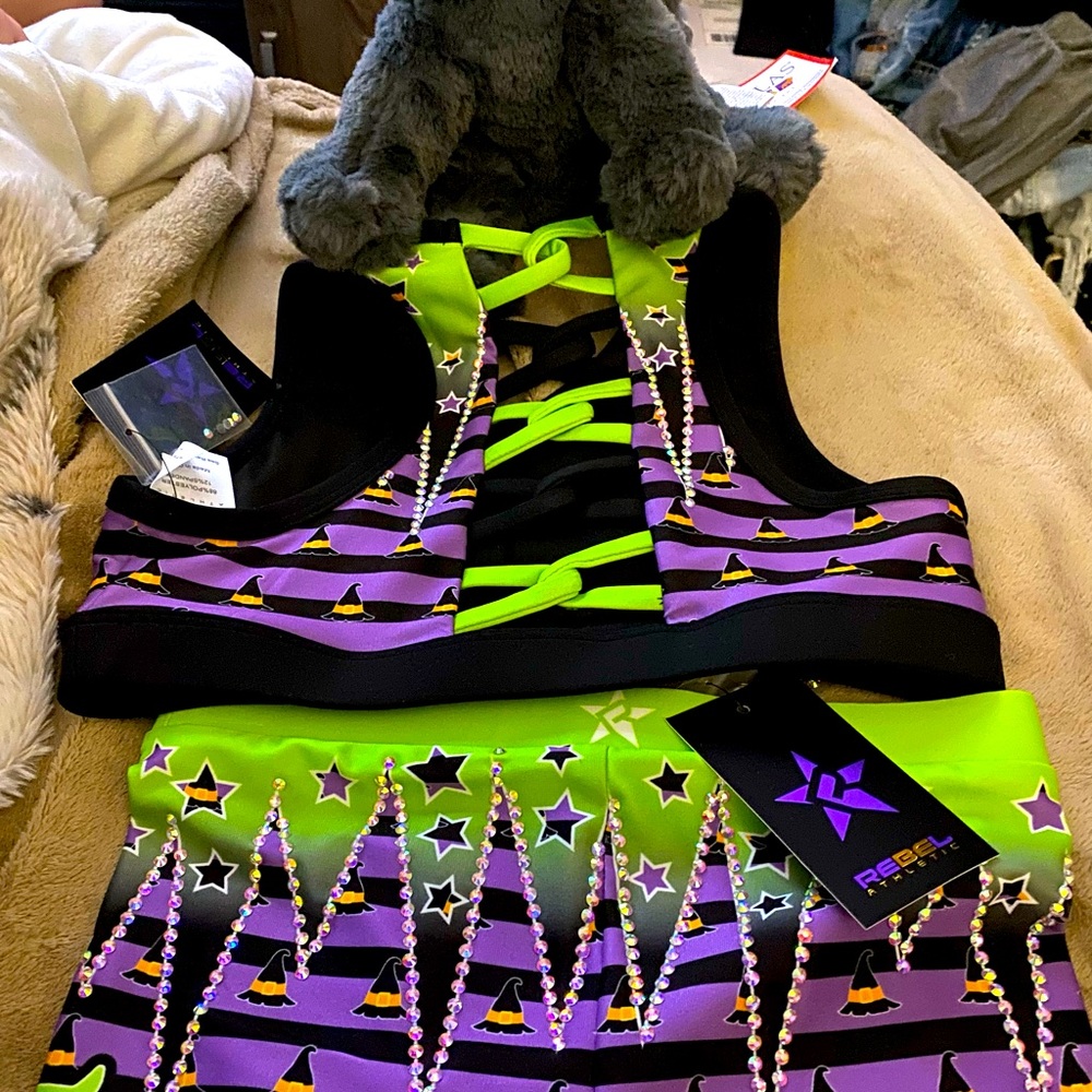 Rebel Haunted house set yl top ym bottom. New with tags